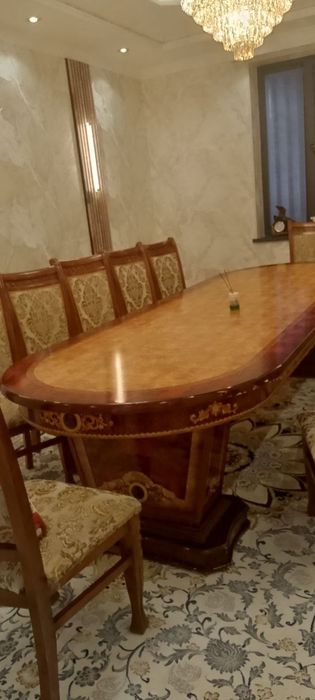 Мебел стол и стулья