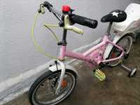 Vând bicicleta roz