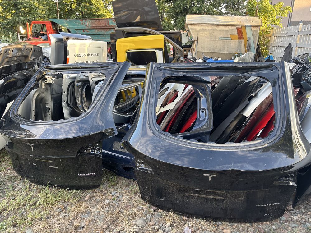Капак Tesla Model Y