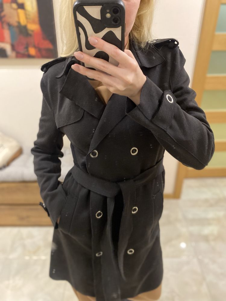 Черен тренчкот Stradivarius