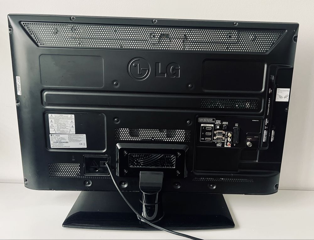 Телевизор LG 32инча