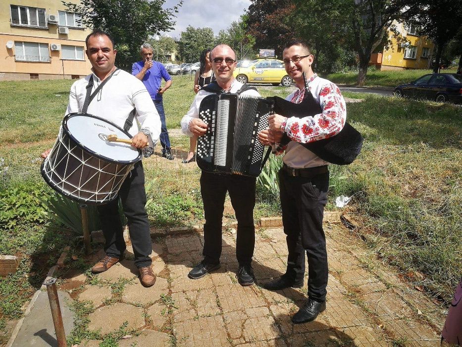 Оркестър за извеждания на булки  и сватби.