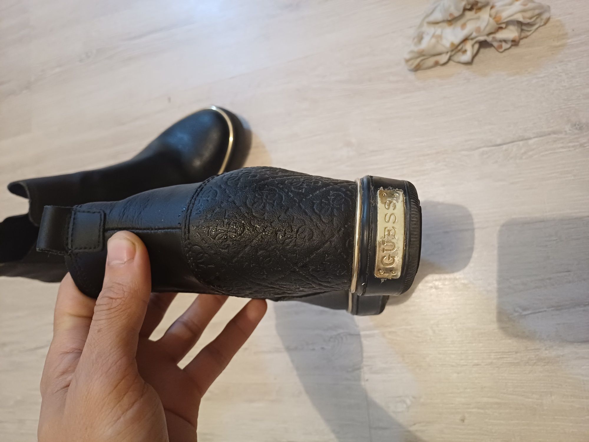 Женские осенние ботинки. БРЕНД  Guess
