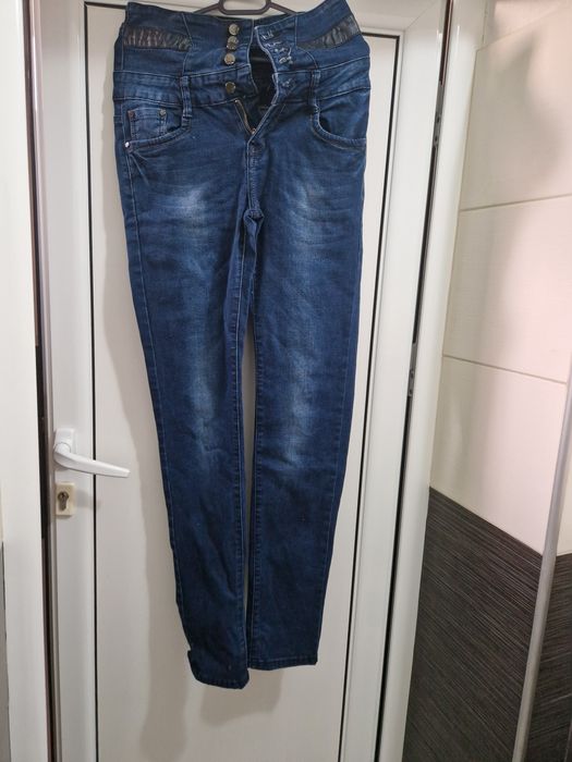 Дамски дънки - размер М, Л