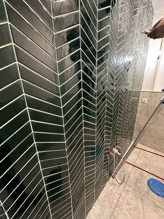 Constructii , finisaje interioare si exterioare