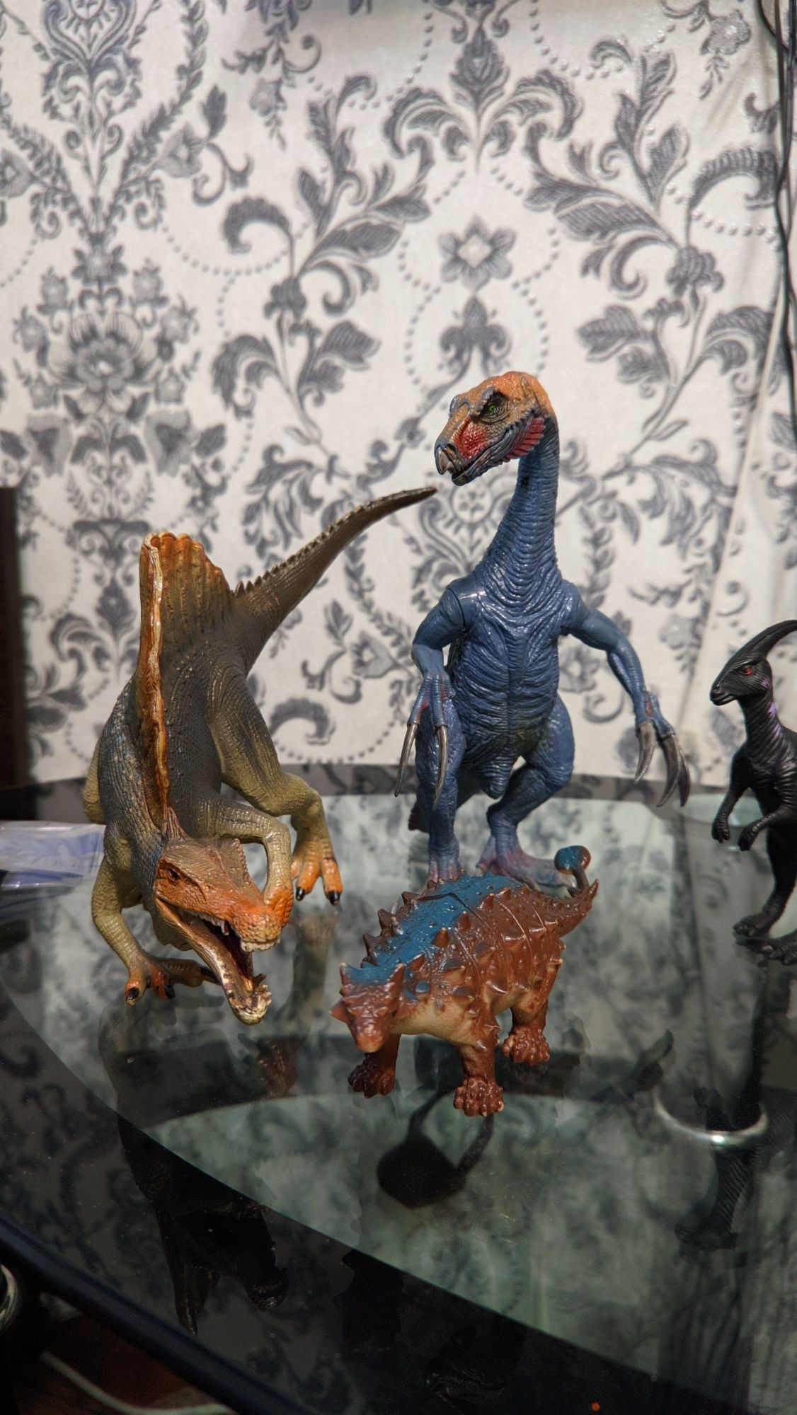 Фигурки динозавров, игрушки.