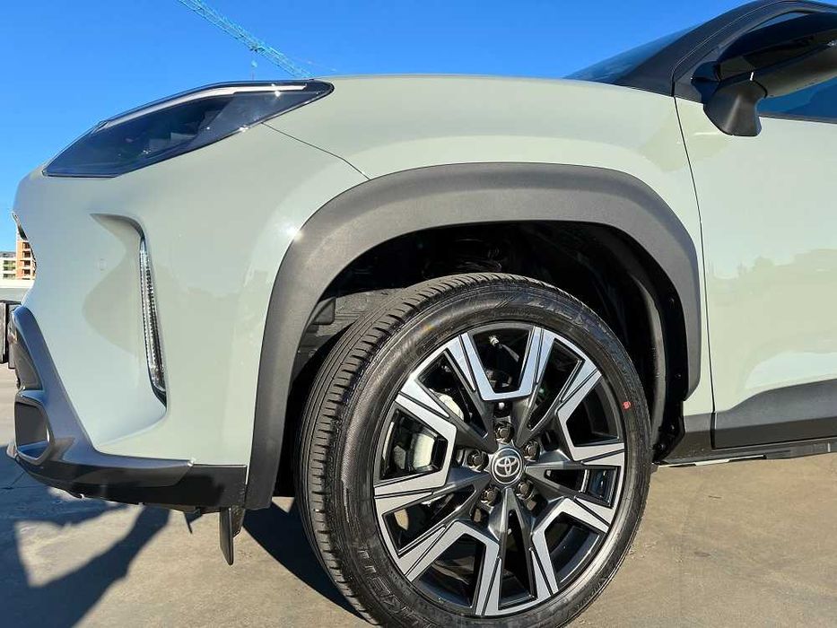 Продавам 4 броя Летни Гуми FALKEN 215 50 18 на 5000 км. ДОТ 11/2024.