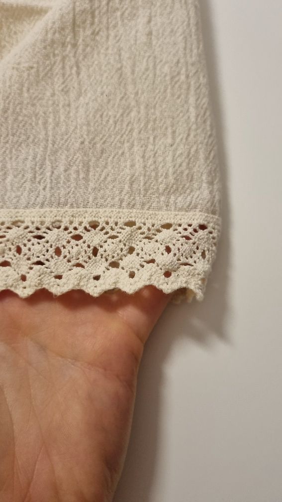 Bluza in cu dantela crosetata manual