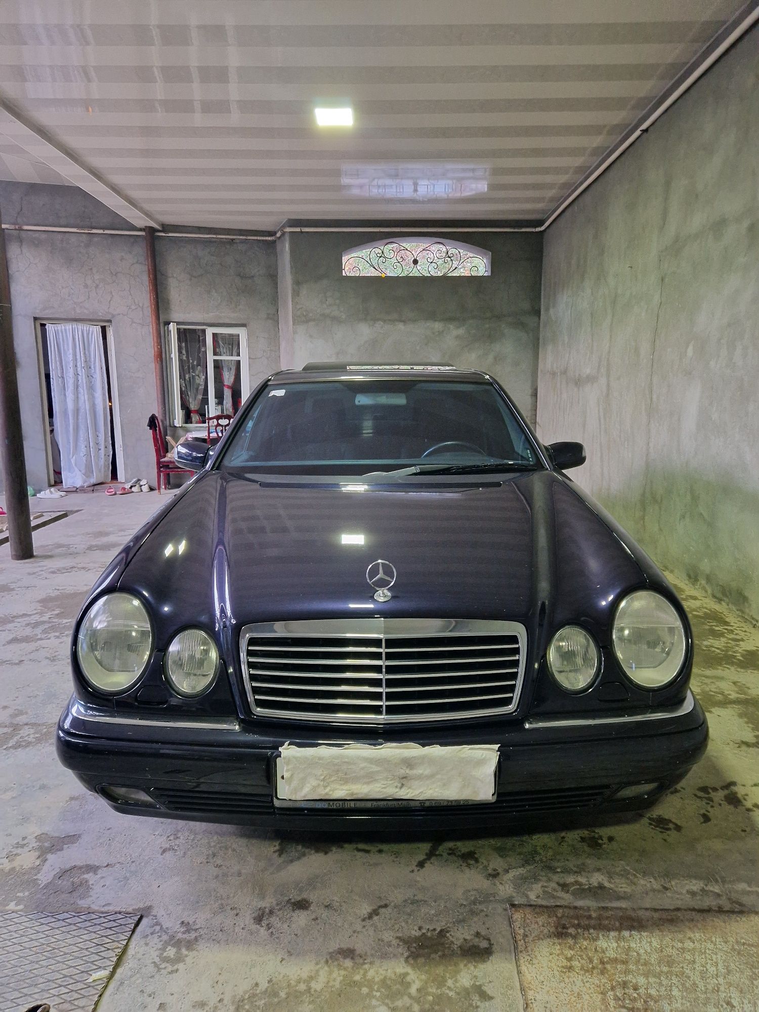 Mercedes-Benz W210