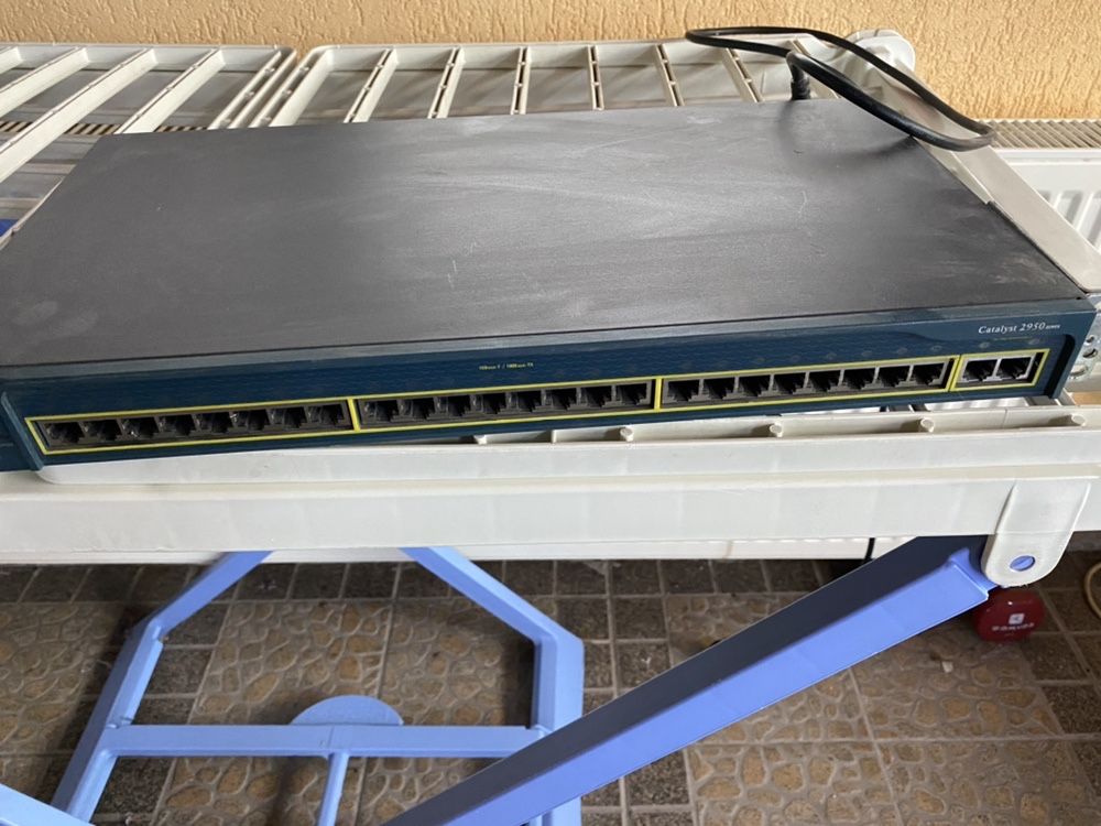 Router catalyst 24 port. 300 lei