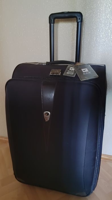 Продам дорожный чемодан