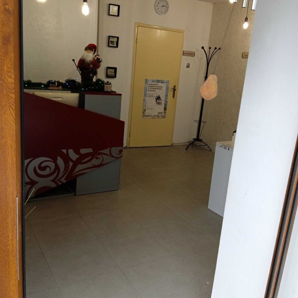 Дава се под наем Офис в Бургас, Център - 14 кв.м за 76.5 € - Снимка #2
