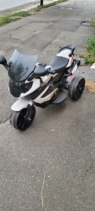 Vând schimb  motoreta electrica 2 motoare