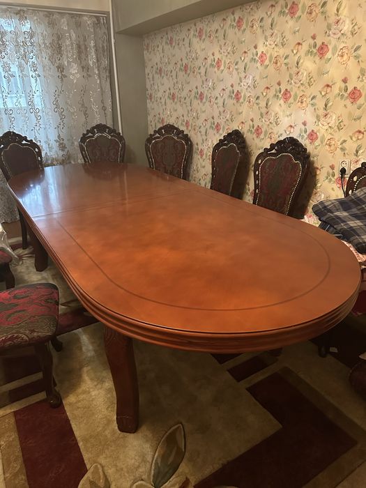 Дубовый , гостивой стол