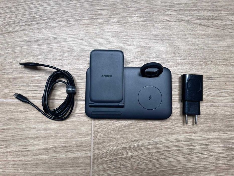 Anker 335 3-in-1 зарядно-стойка за телефон, Air Pods и Apple Watch