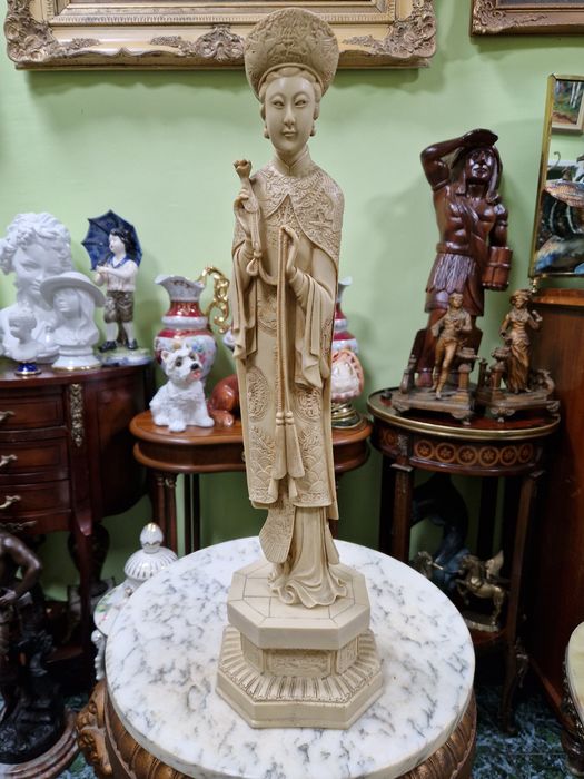 Чудесна голяма азиатска фигура статуетка