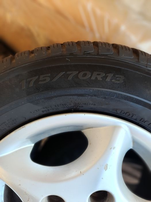 Cauciucuri noi iarna Laufenn 175/70 R13 ,4 buc.cu jante aliaj