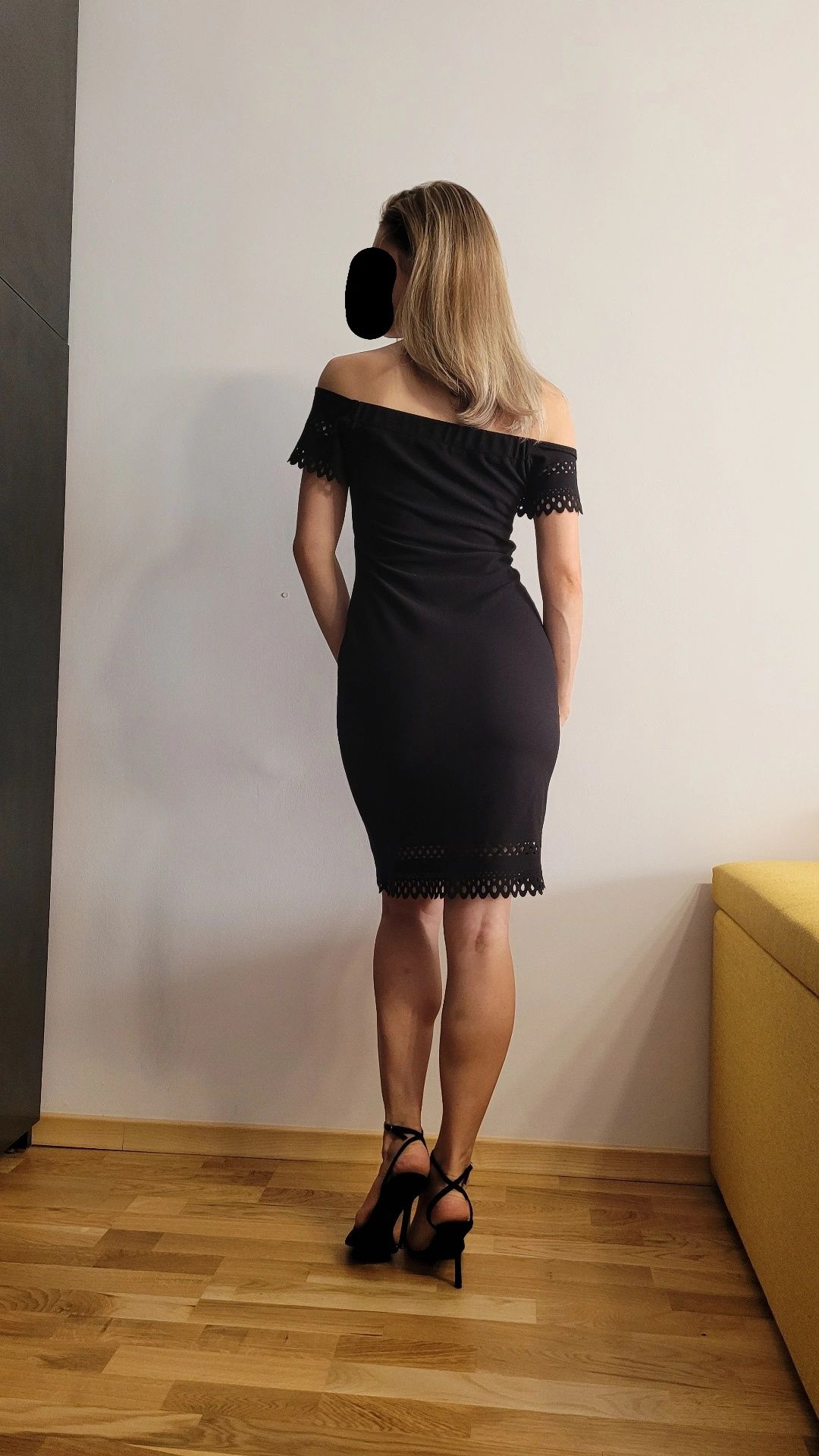 Vand rochie neagra, marimea M