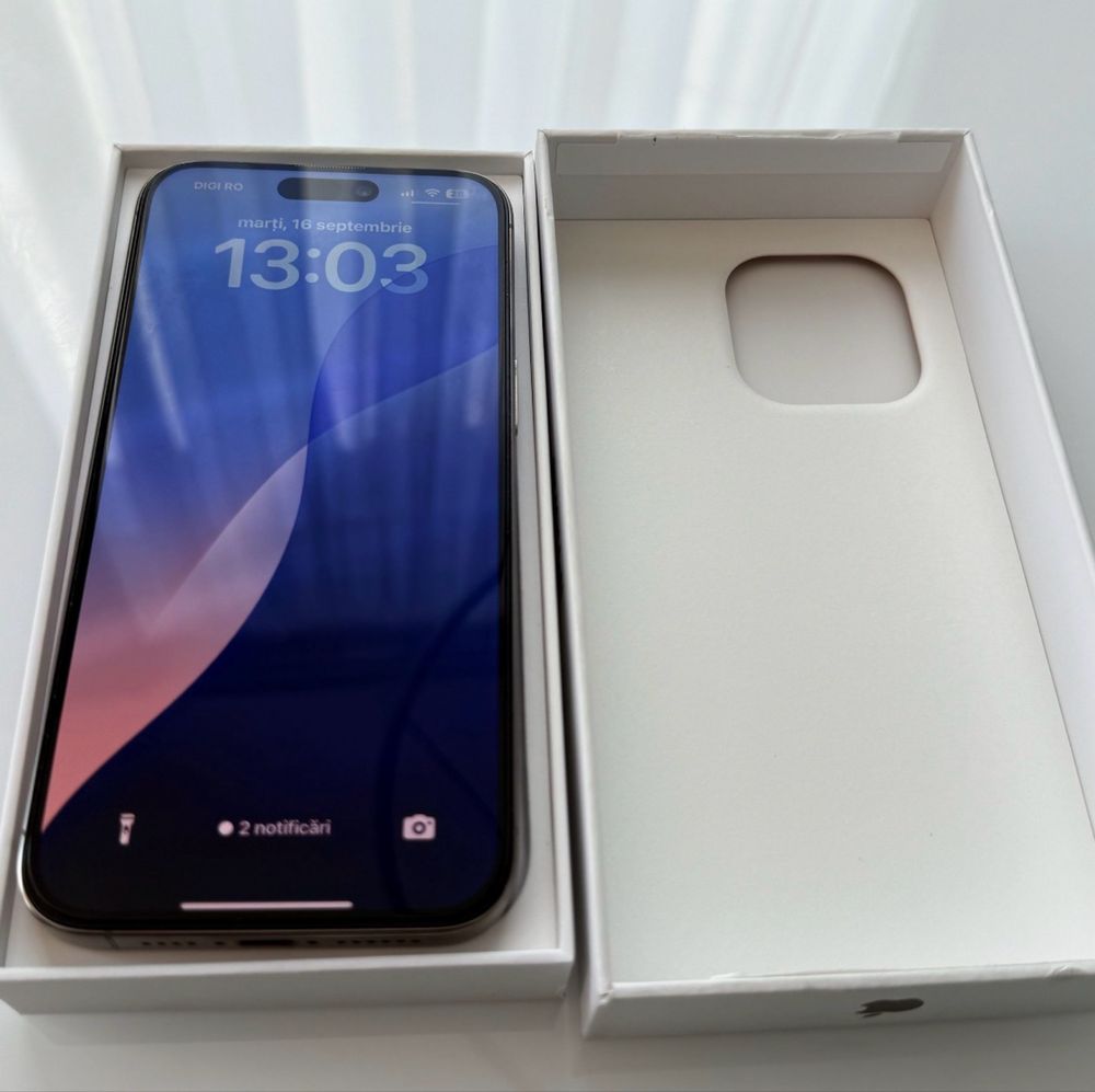 Vând Iphone 15 Pro in stare f bună