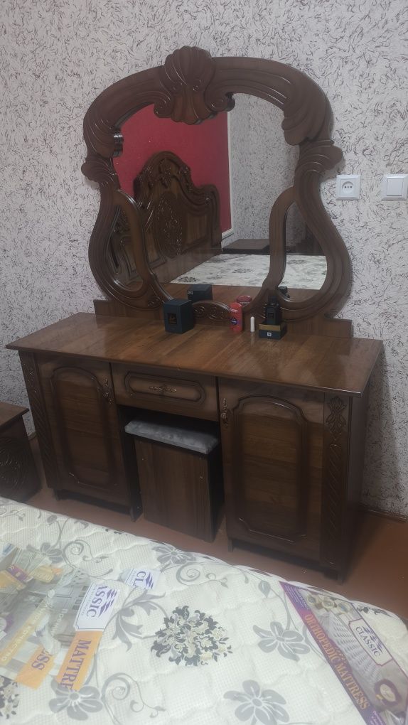 Spalni komplekt srochna sotiladi