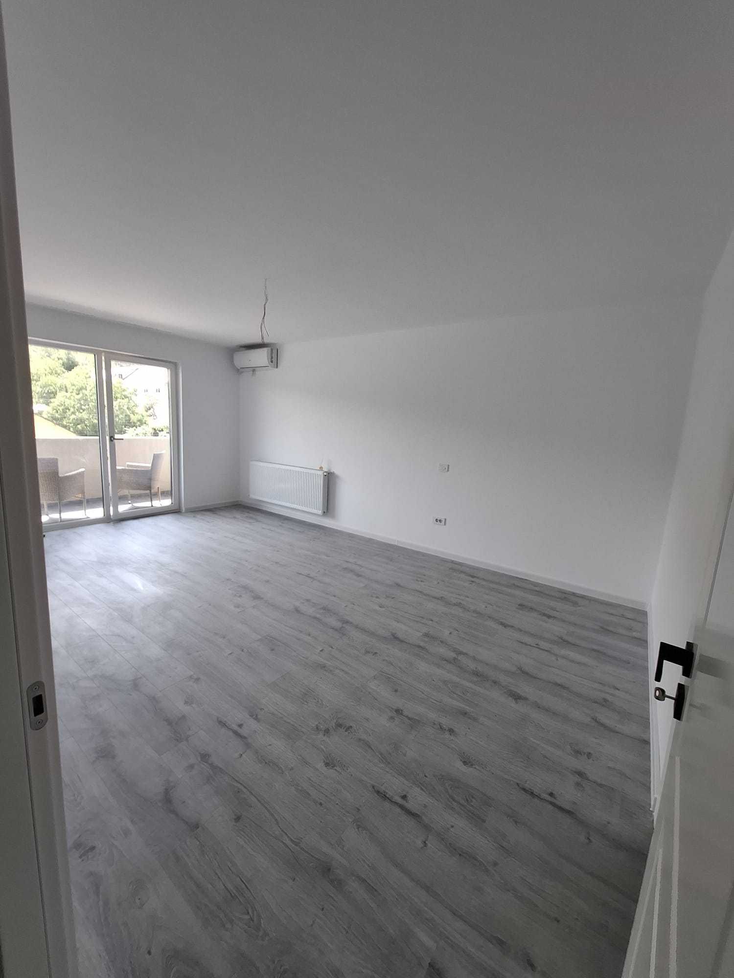 Spatiu comercial  complex Poitiers Towers  3 camere 61 m2 la bulevard