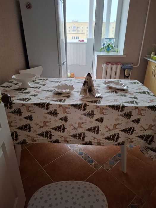 Новогодняя скатерть и шесть салфеток