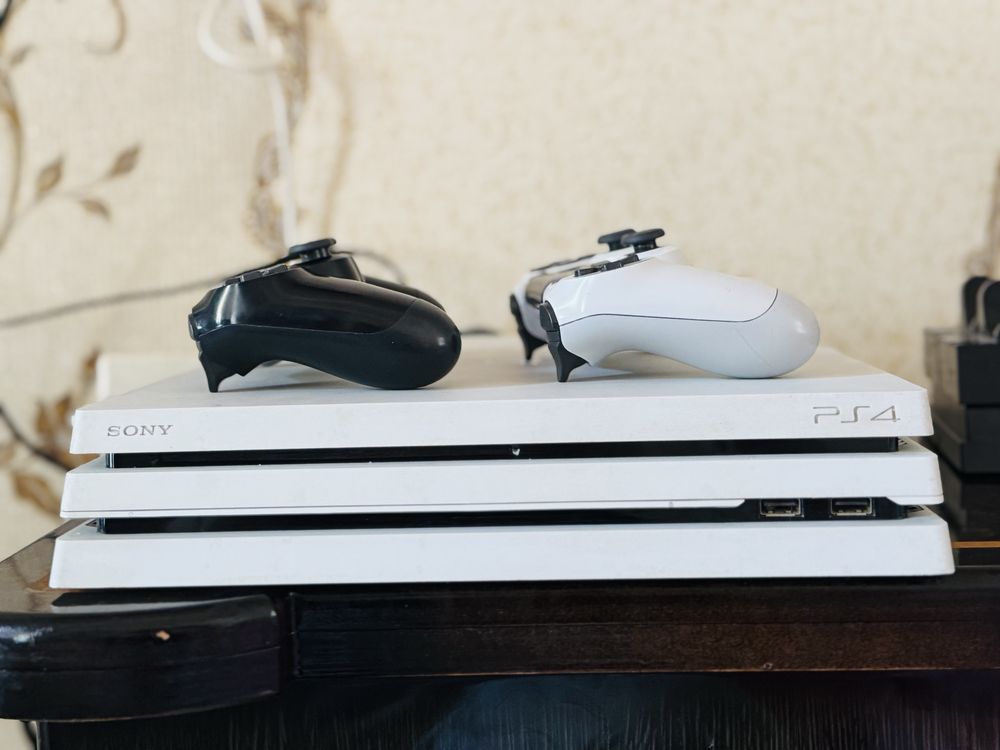 Play station 4 pro 1 tr chotli aybi yuq ichda uyini bor