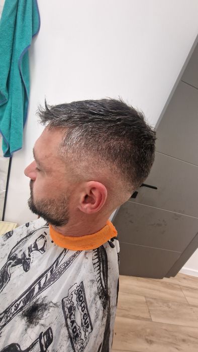 Frizer începător  tund la domiciliu clientului sau al meu