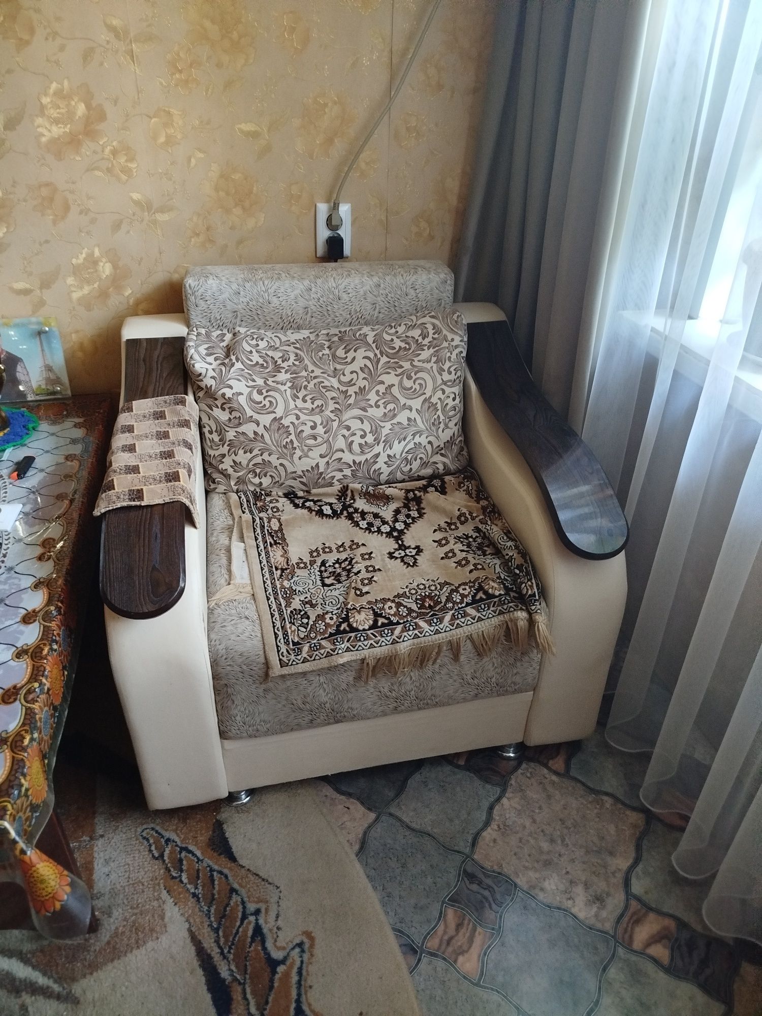 Продам диван и 2 кресло