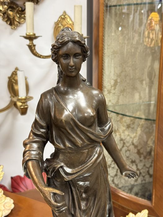 Statueta din bronz masiv