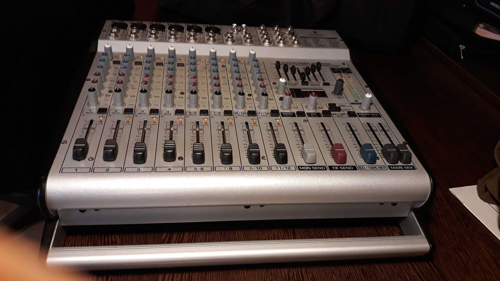 mixer activ - behringer