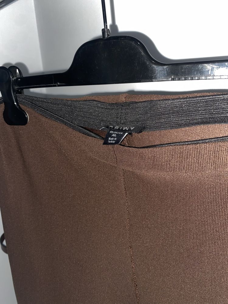Pantaloni evazati