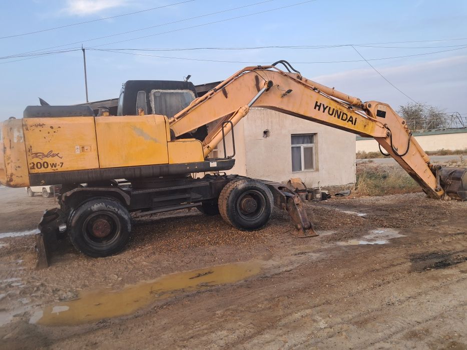 HYUNDAI 200 sotiladi