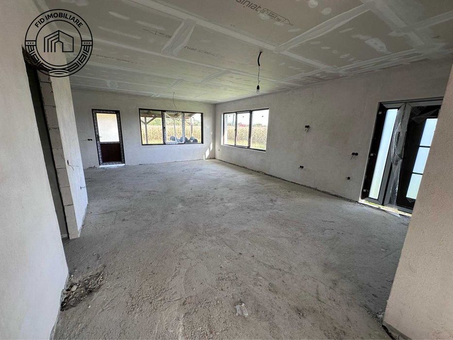 Casa semifinisata la intrare in Catalina