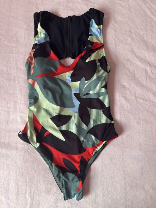 Оригинальный купальник Nike из США, размер S, как новый