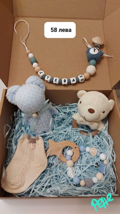 Подаръчен комплект за бебе, персонализиран клипс, дъвкалка, чорапки...