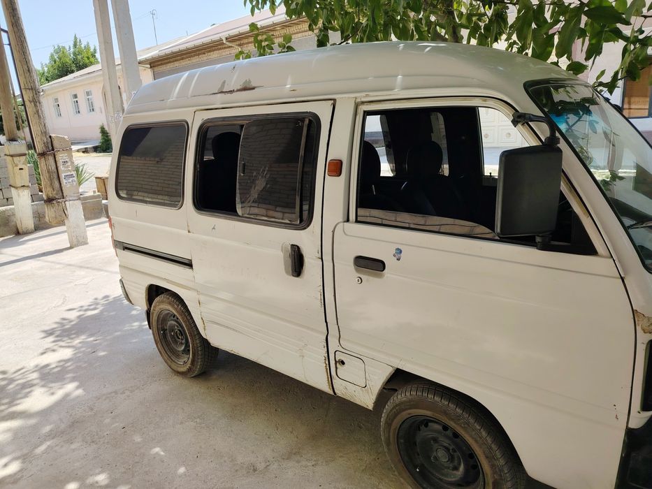 Damas srochni sotiladi