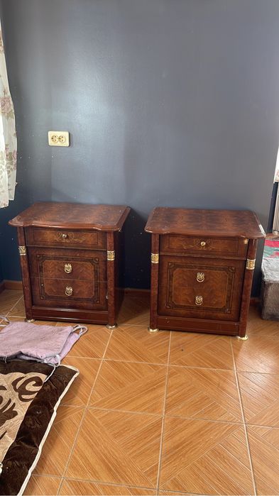 Прикроватные тумбы с медными вставками , кажда по 40 тыс
