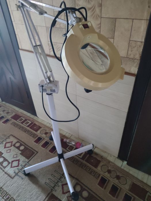 Продается профессиональная лампа лупа