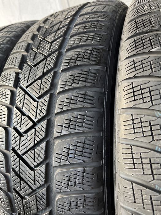 4 бр. зимни гуми 235/65/19 Pirelli DOT 2715 6 mm