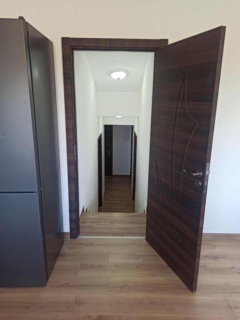Дава се под наем Етаж от къща в София, Център - 70 кв.м за 450 € - Снимка #3