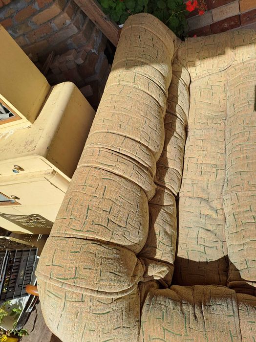 Диван от масивно дърво