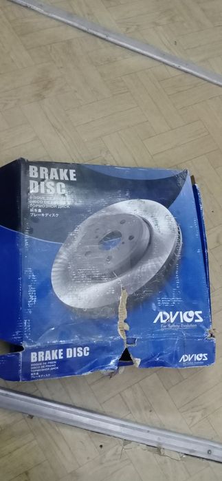 Продам тормозные диски и колодки