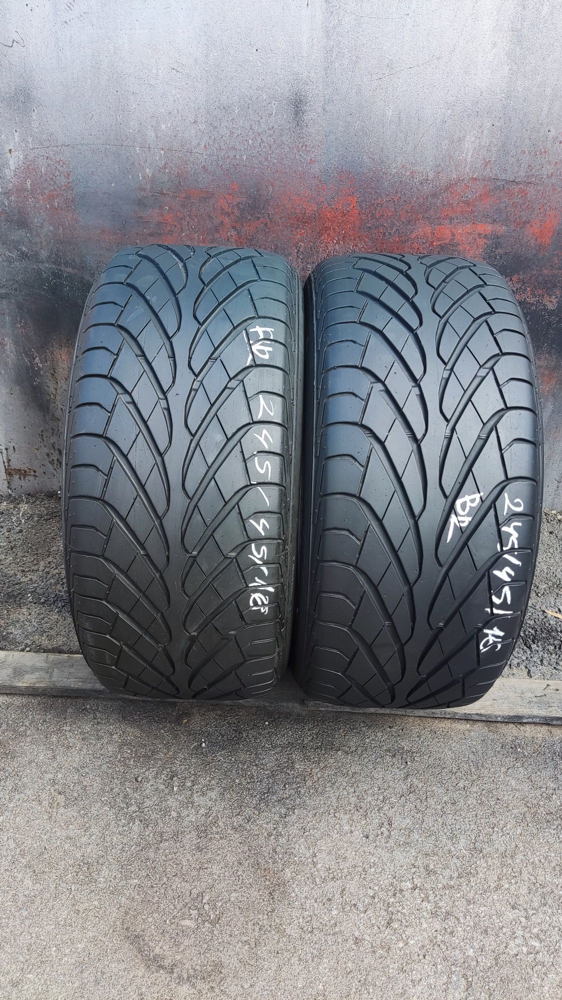 2бр летни гуми 245/45/16 Bridgestone 
7+mm
Добро състояние на гумите