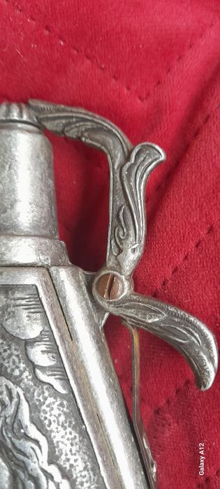 Recipient vechi pentru praf de pușcă