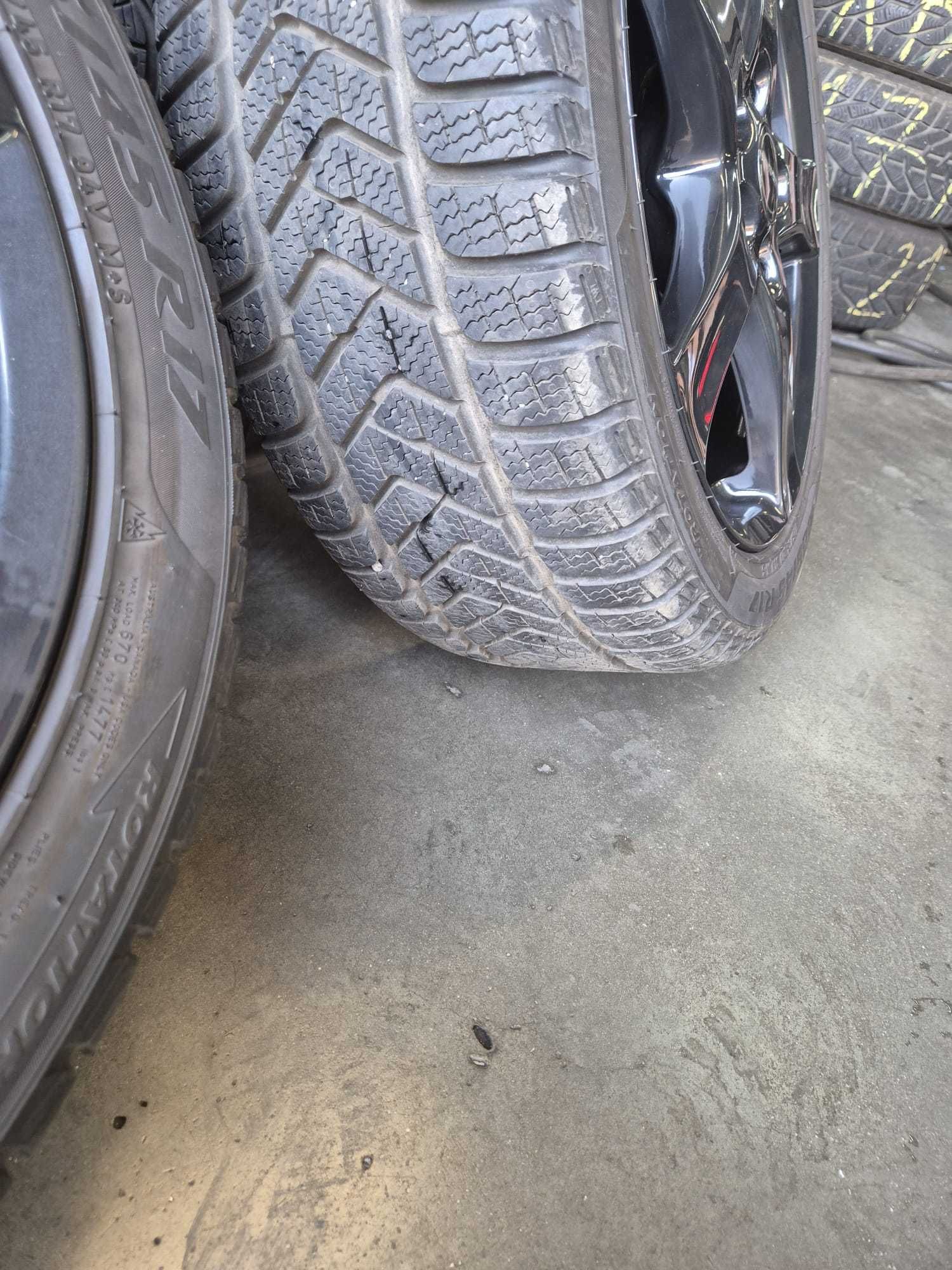 Jenti 17 inch negre Borbet cu cauciucuri de iarna Pirelli 225/45 R17