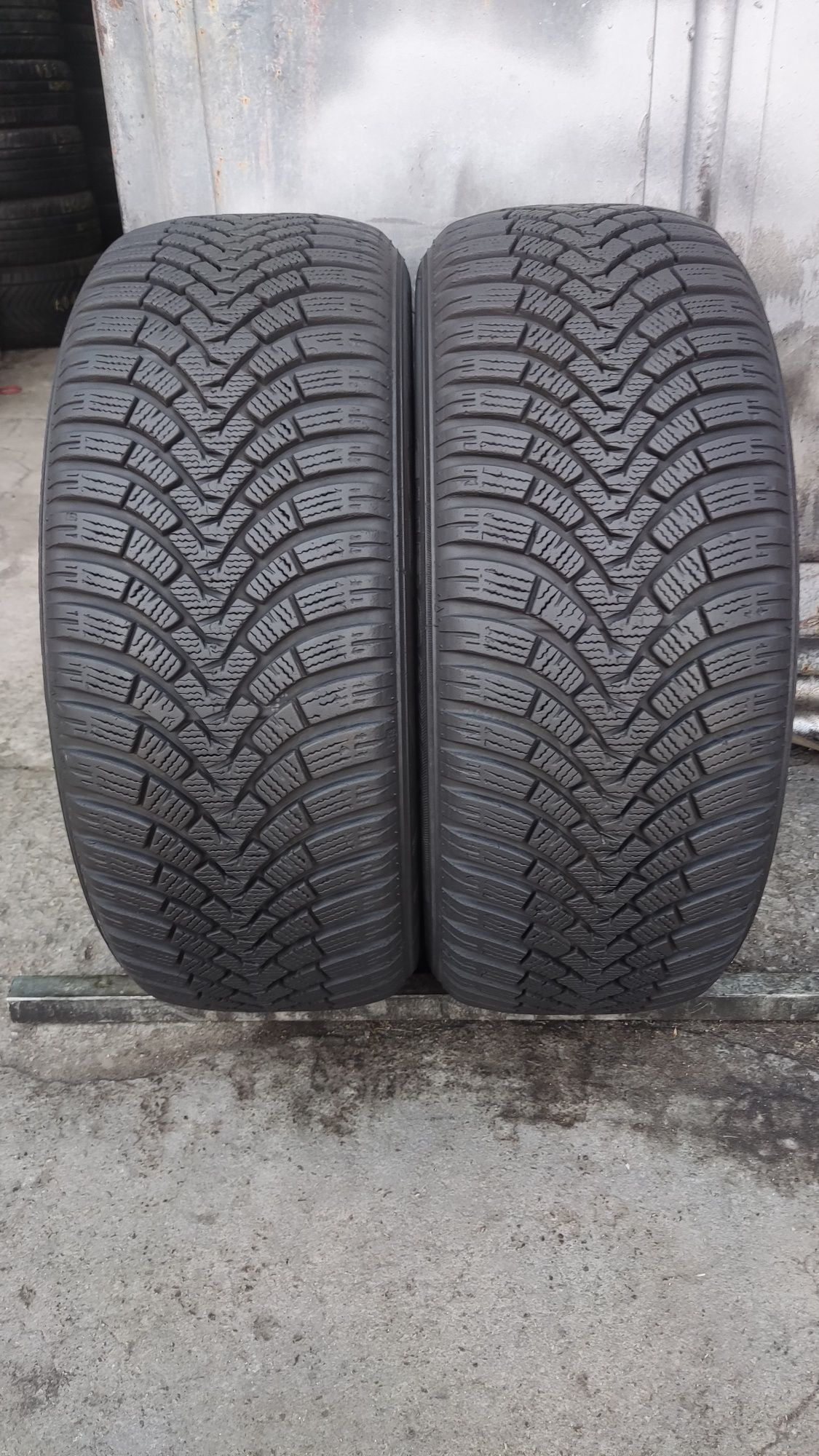 2бр. зимни гуми 205/55/16 Falken Euro Winter 
dot 22
8mm
Много добро с