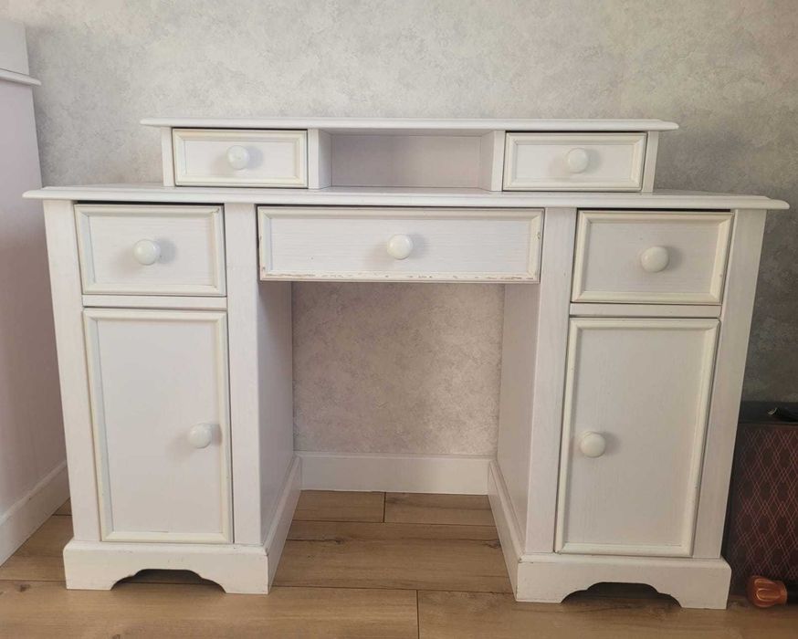 Стол с тумбой продается