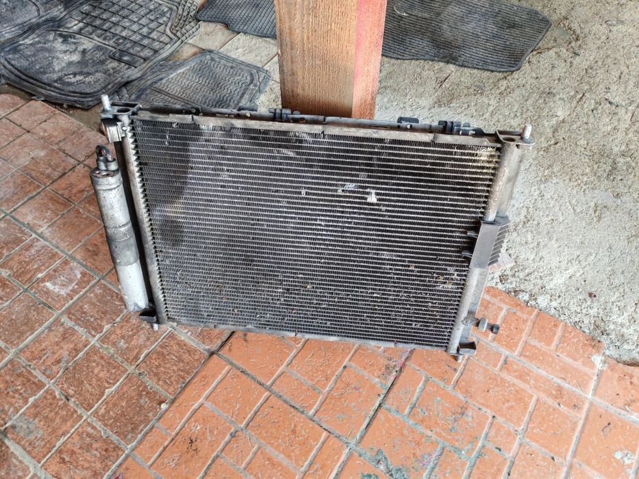 Radiator dublu Renault Clio 3 benzina an 2007 preț 200 lei.