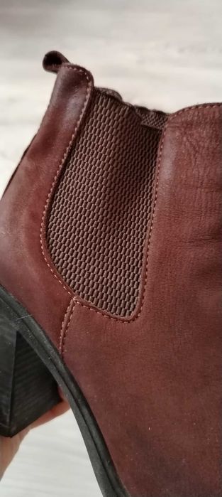 Botine din piele întoarsă